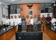 Foto bersama Bupati Lombok Timur usai audiensi bersama Dinas Perindustrian NTB dan Perum Bulog terkait penguatan ketahanan pangan dan pengembangan potensi daerah.(Doc. istimewa)