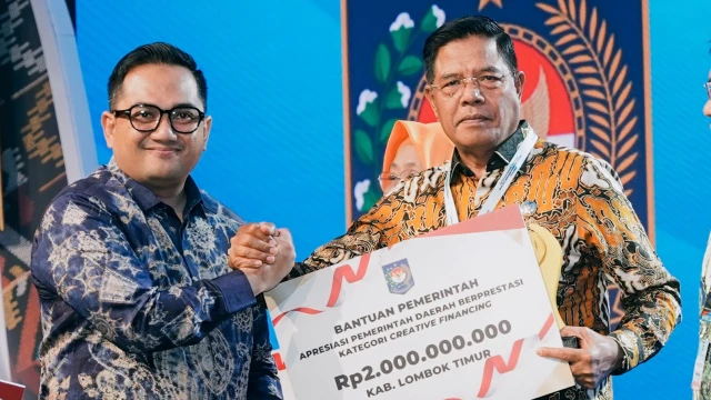 Bupati Lombok Timur menerima penghargaan creative financing regional 2026 (doc.istimewa)