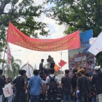 Peringatan Hari Pendidikan Nasional (Hardiknas) di Kota Mataram yang digelar oleh Aliansi Mahasiswa dan Rakyat NTB