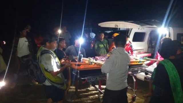 Korban Pendakian Gunung Rinjani asal Sukabumi dievakuasi petugas