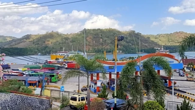 Pelabuhan Lembar.