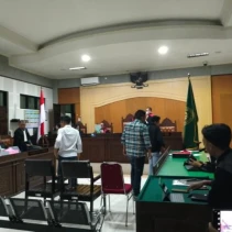 Sidang lanjutan kasus dugaan gratifikasi anggota DPRD NTB di Pengadilan Tipikor pada Pengadilan Negeri Mataram. Tiga terdakwa kasus tersebut mendapatkan penangguhan penahanan dari majelis hakim