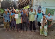 Warga Desa Dara Kunci