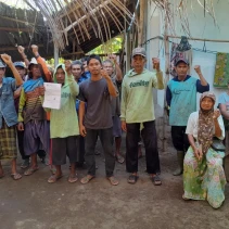 Warga Desa Dara Kunci