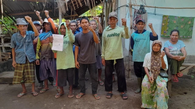 Warga Desa Dara Kunci