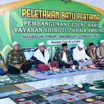 Bupati Lombok Timur H. Haerul Warisin menghadiri acara peletakan batu pertama pembangunan gedung baru Yayasan Shirotul Khair Ambung di Masbagik Timur, Kecamatan Masbagik, Sabtu (6/6). (doc. istimewa)