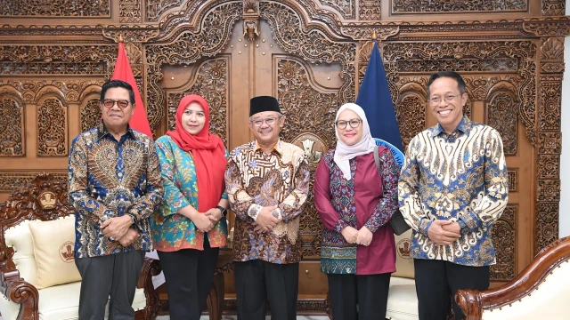 Bupati Lombok Timur bertemu Mendikdasmen membahas revitalisasi sekolah rusak (doc.istimewa)