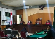 Terdakwa kasus dugaan korupsi pokir DPRD Lobar, M Zakaki (kiri tengah) dan Dewi Dahliana menjalani sidang tuntutan di Pengadilan Tipikor pada Pengadilan Negeri Mataram