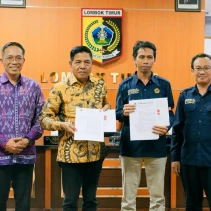 Penandatanganan hibah perkuat kerja sama Pemda Lombok Timur–UNRAM. (Doc. Istimewa)