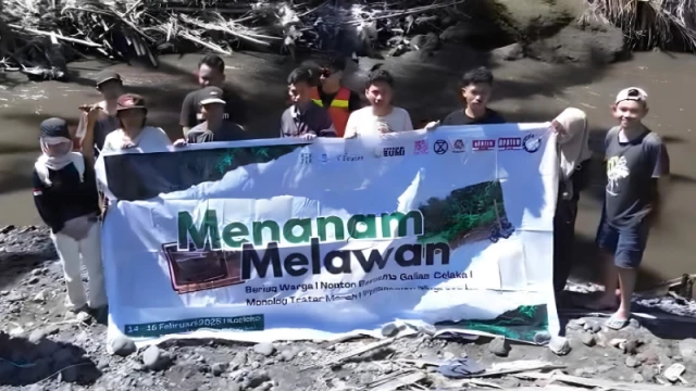 Komunitas SKB bersama IMKM, sejumlah organisasi pecinta alam, dan gabungan komunitas lintas sektoral menggelar aksi lingkungan bertajuk "Menanam Melawan" Jilid II di sepanjang aliran Kali Rumpang, Desa Korleko, Kabupaten Lombok Timur