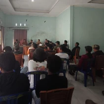 Aliansi pemuda dan masyarakat Desa Sembalun Bumbung mendatangi kantor desa setempat untuk menuntut pertanggungjawaban terkait aktivitas pengerukan bukit di kawasan Orong Banjer, Kecamatan Sembalun