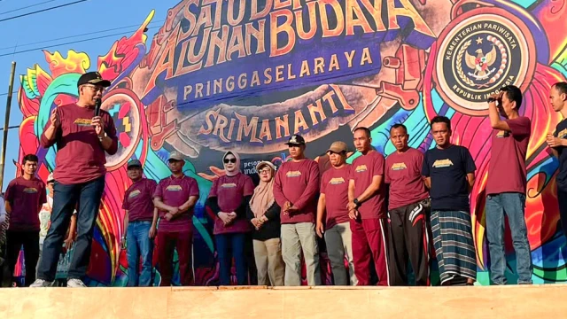 Wabup Edwin melepas jalan santai pembuka Alunan Budaya Pringgasela (doc.istimewa)
