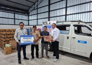 BRI Area Mataram Salurkan Bantuan Tanggap Bencana bagi Korban Kebakaran Desa Adat Sade