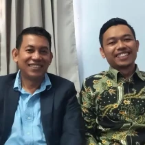 Ketua Komisi IV DPRD Lobar Muhali (kanan) bersama Wakil Ketua DPRD Syamsuriansyah. (doc.Suara NTB)