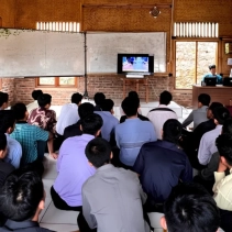 Puluhan mahasiswa yang tergabung dalam Resimen Mahasiswa Institut Pendidikan Islam Maghfirah (IPIM) menggelar pemutaran film dokumenter Galian Celaka (Dok. Istimewa)