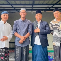Calon Kepala Desa Pengadang, Muh. Yakub Kuswara, S.Sos.I., menyalurkan bantuan dan santunan kepada sekitar 60 anak yatim