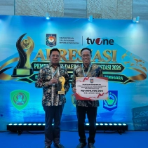 Bupati Lombok Timur terima penghargaan pengelolaan sampah dan lingkungan. (doc. istimewa)