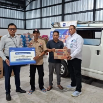 BRI Cabang Praya Serahkan Bantuan bagi Korban Kebakaran Desa Adat Sade (Dok. Istimewa)