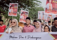 Bakal Calon Kepala Desa Pringgasela Timur, Hamdani, bersama warga pendukungnya menuju tempat pendaftaran di Pringgasela Timur, Lombok Timur, NTB (Dok. Istimewa).