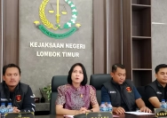 Kejari Lombok Timur Menggelar Konferensi Pers Terkait Korupsi Dana Desa Kotaraja