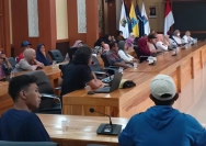 Petani tembakau saat hearing dengan jajaran Pemprov NTB menuntut perbaikan penyaluran DBHCHT. (Dok. Suara NTB).